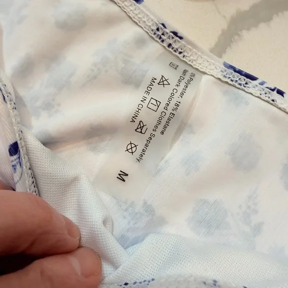 4 Bikini Sets - all medium - Picture 6 of 11